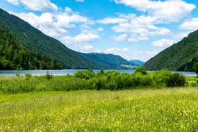 蓝天白天秀丽山河风景图片